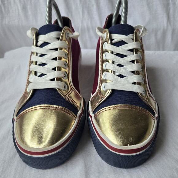 Wonder Woman DC Comics Officially Licensed Womens Sneakers Shoes Gold/Red Size 6 - Picture 2 of 8